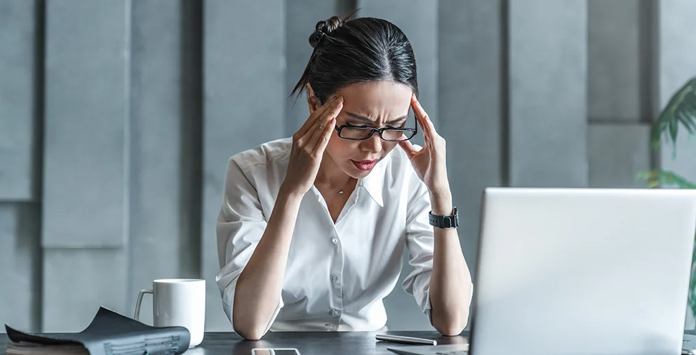 Cum gestionezi oboseala cronică și schimbările de dispoziție după 40 de ani – perimenopauză, tiroidă și prevenție burnout