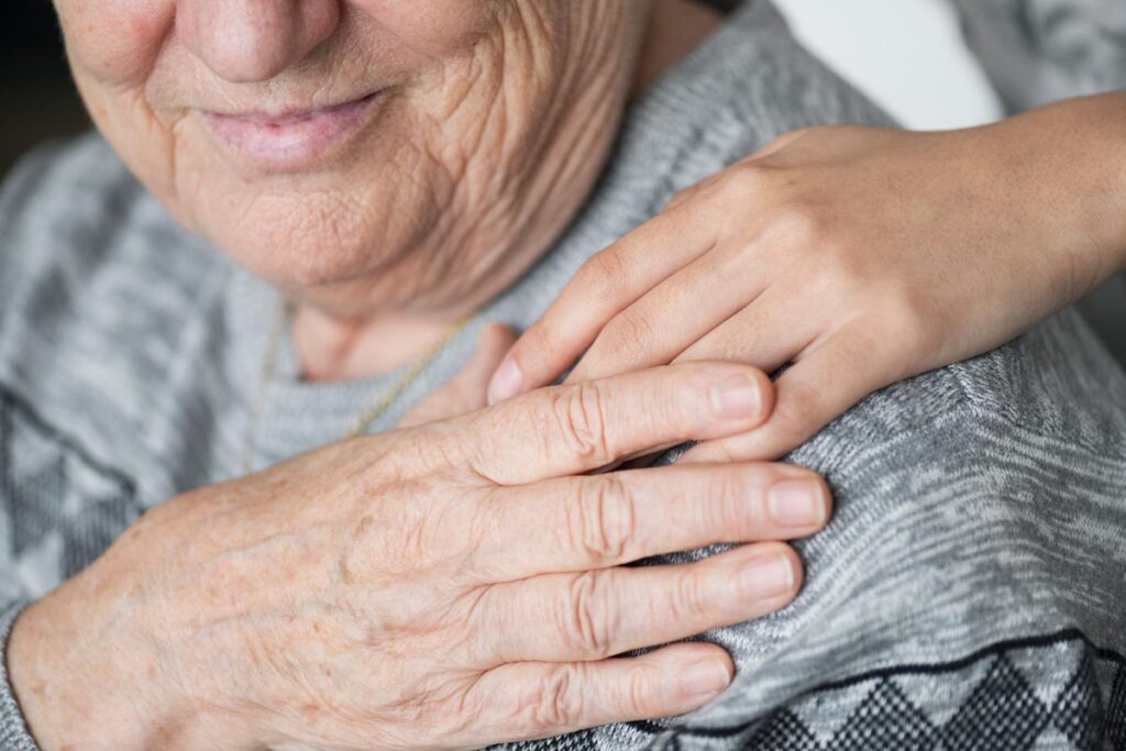 Prevenția demenței și Alzheimer la vârstnici – obiceiuri zilnice care protejează creierul după 65 de ani