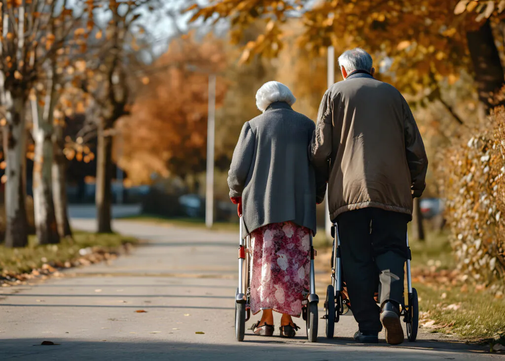 Cum previi căderile și fracturile la vârstnici – echilibru, nutriție și exerciții simple acasă